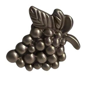 Set of 12 Atlas Homewares Fruit Collection 2 in. Pewter Cabinet Knobs Grapes